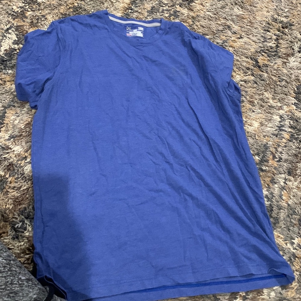 Men’s under Armour shirt large